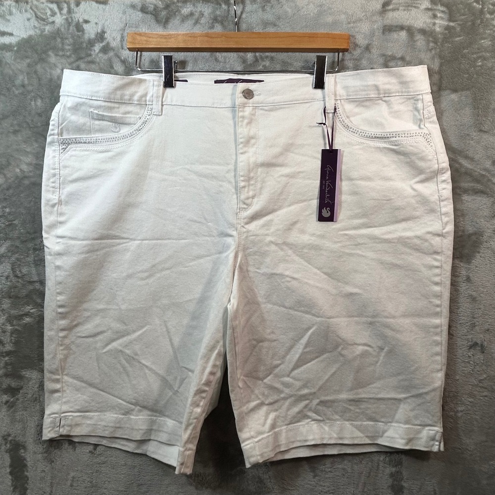 Gloria Vanderbilt Amanda Bermuda Shorts White Denim Ultra Stretch Plus 24W NEW